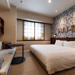 Zimmer mit Kingsize-Bett für Gäste mit Behinderungen